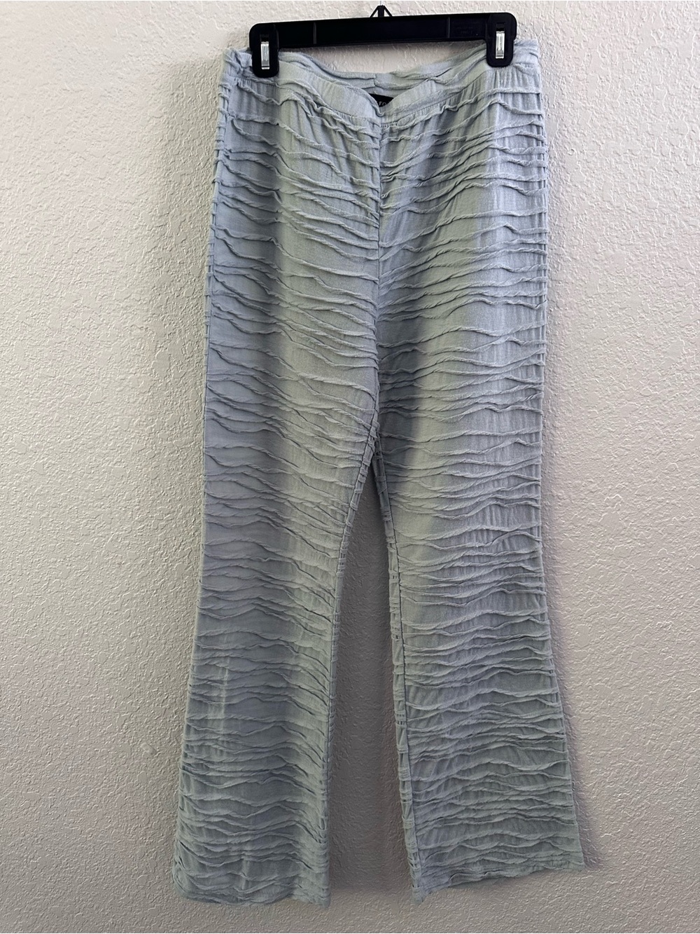 White Fox It’s Settled Textured Crinkle Flare Pants XL Blue